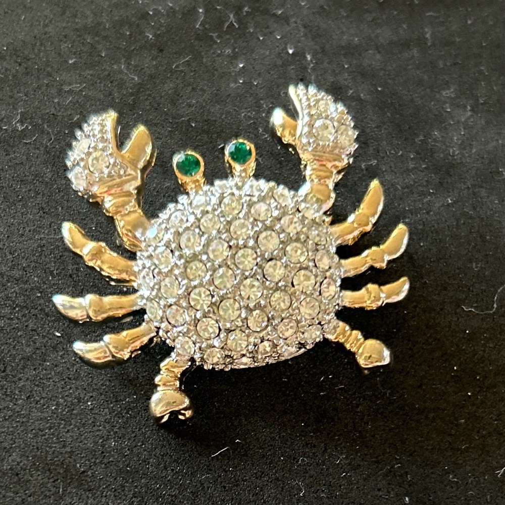 Vintage Gold-Tone Crystal Crab Brooch with Green Eyes